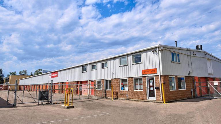 Rent Calgary storage units at 4810 80th Ave S.E. We offer a wide-range of affordable self storage units and your first 4 weeks are free!