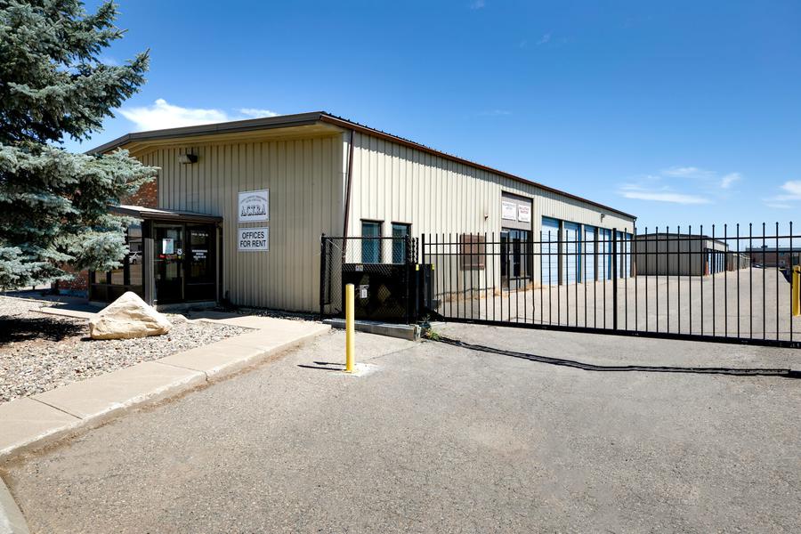 Rent Lethbridge storage units at 1415 33 St N. We offer a wide-range of affordable self storage units and your first 4 weeks are free!