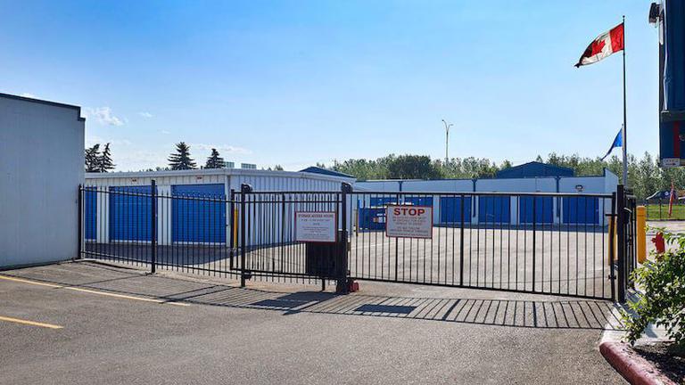 Rent Calgary storage units at 5950 12 St SE. We offer a wide-range of affordable self storage units and your first 4 weeks are free!