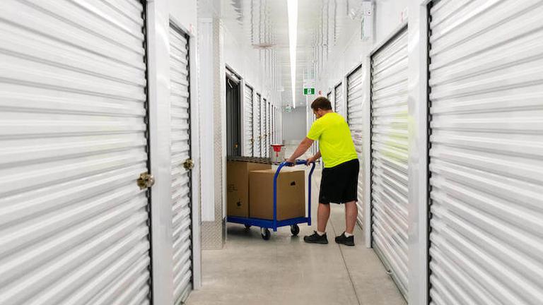 Rent Diamond Valley storage units at 560 1st Ave NE. We offer a wide-range of affordable self storage units and your first 4 weeks are free!